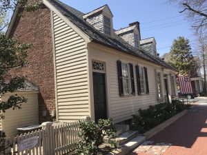 Picture of the outside of Hugh Mercer’s historic Apothecary