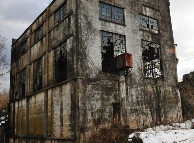 Here is a picture of the Embrey Power Station, which is now planned to become apartments and a restaurant.()